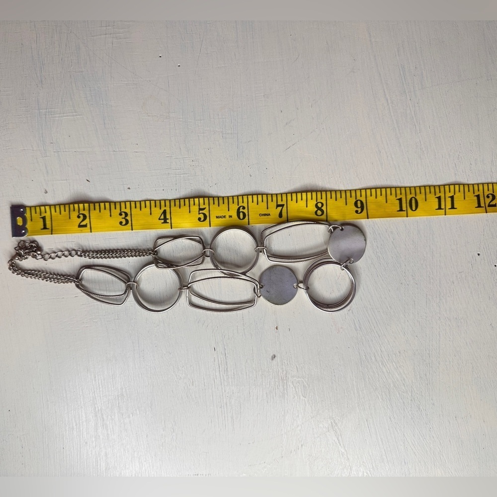 Elegant Silver Geometric Necklace - Picture 3 of 4
